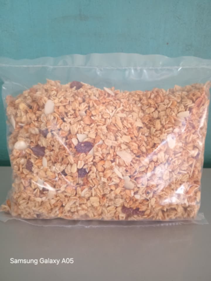 Granola (Crownfield) Almond & Raisin 500g pack